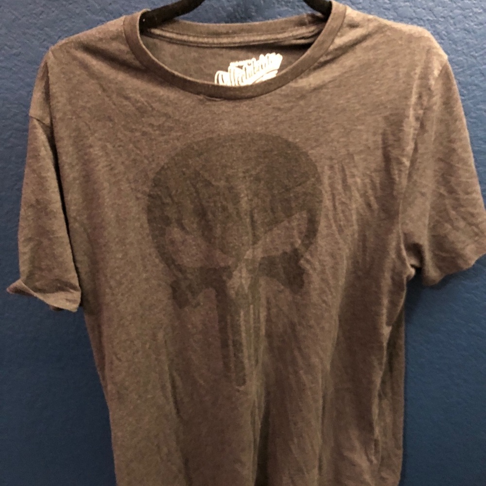 Gray tshirt